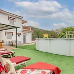 3 Bedroom Stunning Home In Malaga