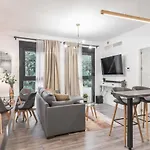 Modern Duplex With A Garden View - Center By Rems