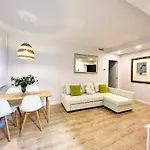 Sky Garden & Seasonal Pool Views By Ele Apartments