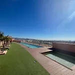 Sky Garden & Seasonal Pool Views By Ele Apartments