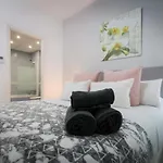 Holidays2Malaga Eduardo Ocon Ground Floor Renovated Apartment In The City Center