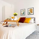 -Malagasunapts-Comfy&Central Free Parking