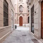 Modern Luxe Apartment In The Historic City Center By Rems