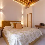 Wonderful Apartment With Three Bedrooms And Two Bathrooms In The Center