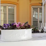 Puerta De Larios: Central Three-Bedroom Apartment With Balconies And Patio