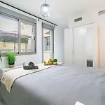 Bajo Urbano Boutique En Carlos Haya Con Terraza Y Parking
