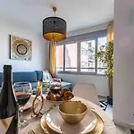 Carlos Haya Beautiful Apartment With Parking