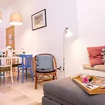 -Malagasunapts-Central And Cozy