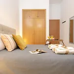 -Malagasunapts-Central And Cozy