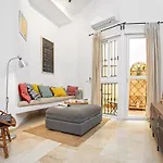 -Malagasunapts-Central And Cozy