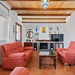 Casa Con 3 Habitaciones En El Tarajal Malaga