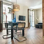 Modern & Spacious Apartment - Historic Center By Rems