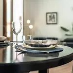 Modern & Spacious Apartment - Historic Center By Rems
