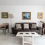 Two Bedroom Apartment Beside Marina