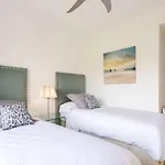 Royal Apartment W/Shared Pool, Terrace &A/C