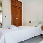 Spacious & Authentic Apartment By Rems
