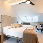 Magnificent Renovated 2Bd 2Bth Duplex With Terrace - City Centre