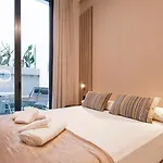 Magnificent Renovated 2Bd 2Bth Duplex With Backyard - City Centre