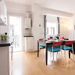 Entire 3 Room Flat In City Center - Canast