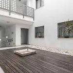 Bright Spacious Duplex With Terrace By Rems