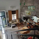 Rural Loft With Pool Views Peaceful Place Near The Center