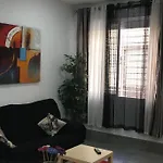 Apartamento A, A 3 Minutos De La Estacion Central De Bus Y Tren
