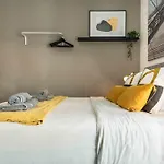 Modern Studio With Private Rooftop Terrace By Rems