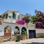 Villa Lina - Andalusian 3-Bedroom Villa With Pool & Ocean View