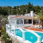 Villa Lina - Andalusian 3-Bedroom Villa With Pool & Ocean View