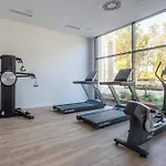 Skyline III Pool & Coworking By Ele Apartments