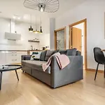 Comfortable Apartment In The Center By Rems