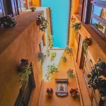Piso Con Patio, 3 Habitaciones, En La Goleta