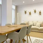 Piso Con Patio, 3 Habitaciones, En La Goleta