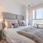 Malaga Skyline 8 Pool & Parking Free