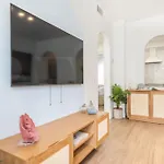 Chic Quiet Apartment Near The Center By Rems