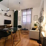 Deluxe apartment w/ swimming pool - Center