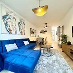 3Bd City Center Charming Flat Balcony & Parking