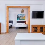 Sa7A-Walking Distance To The Beach And Old Town.