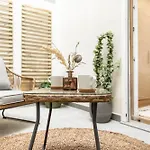 Calm Apartment With Private Patio By Rems