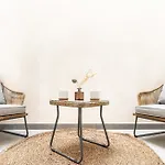 Calm Apartment With Private Patio By Rems
