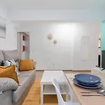 P5 Beautiful & Shiny Apartment