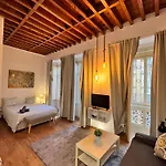 HomeAbroad Apartments - Larios Boutique Studio