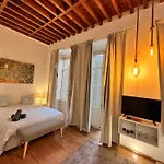 HomeAbroad Apartments - Larios Boutique Studio