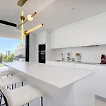 092 - Modern, Spacious El Higueron Apartment With Private Garden & Bbq