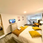 Nomad Urban Duplex