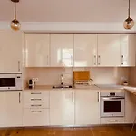 Apartment With Private Terrace, Kingsize Bed, Highspeed-Wifi & Ac