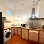 Beautiful Flat Near Plaza Merced