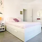 Beach And The City Apartment