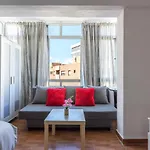 Estudio en paseo marítimo frente a la playa
