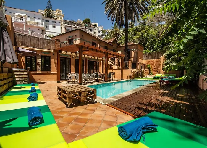 Villa Regionalista Principios Siglo XX 1919 -Pedregalejo-Banos Del Carmen-A Unos Metros Del Mar!!! Piscina Climatizada Bajo Peticion